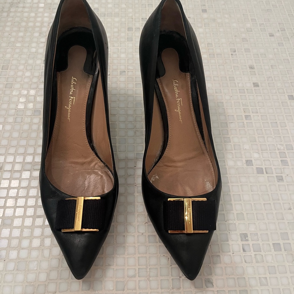 Salvatore Ferragamo Black Leather Heels with Accent Bow